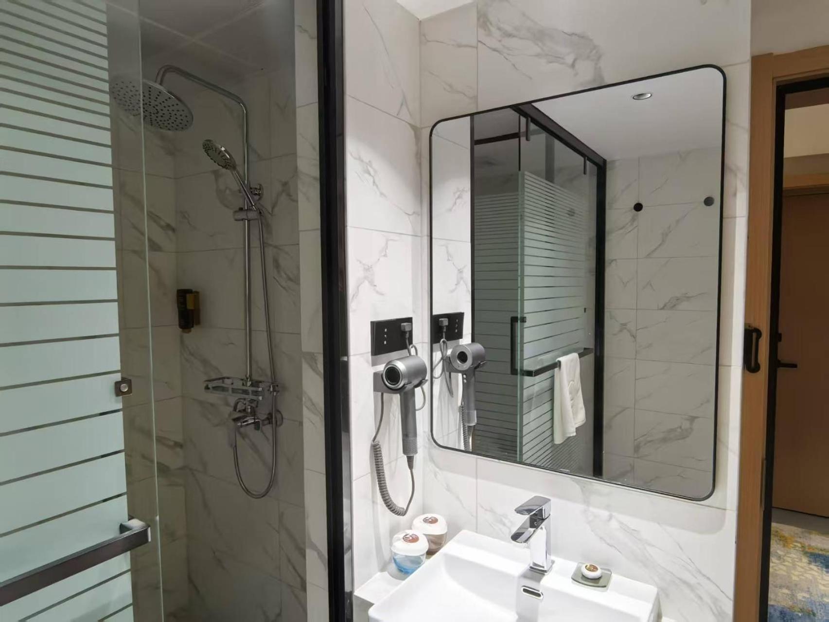 Hotel Baolong Homelike - Zhongshan Branch Shanghai